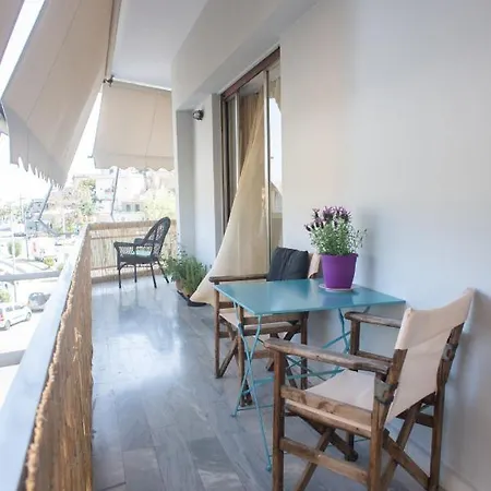 Apartment Nina's Cozy In Mikrolimano Piraeus